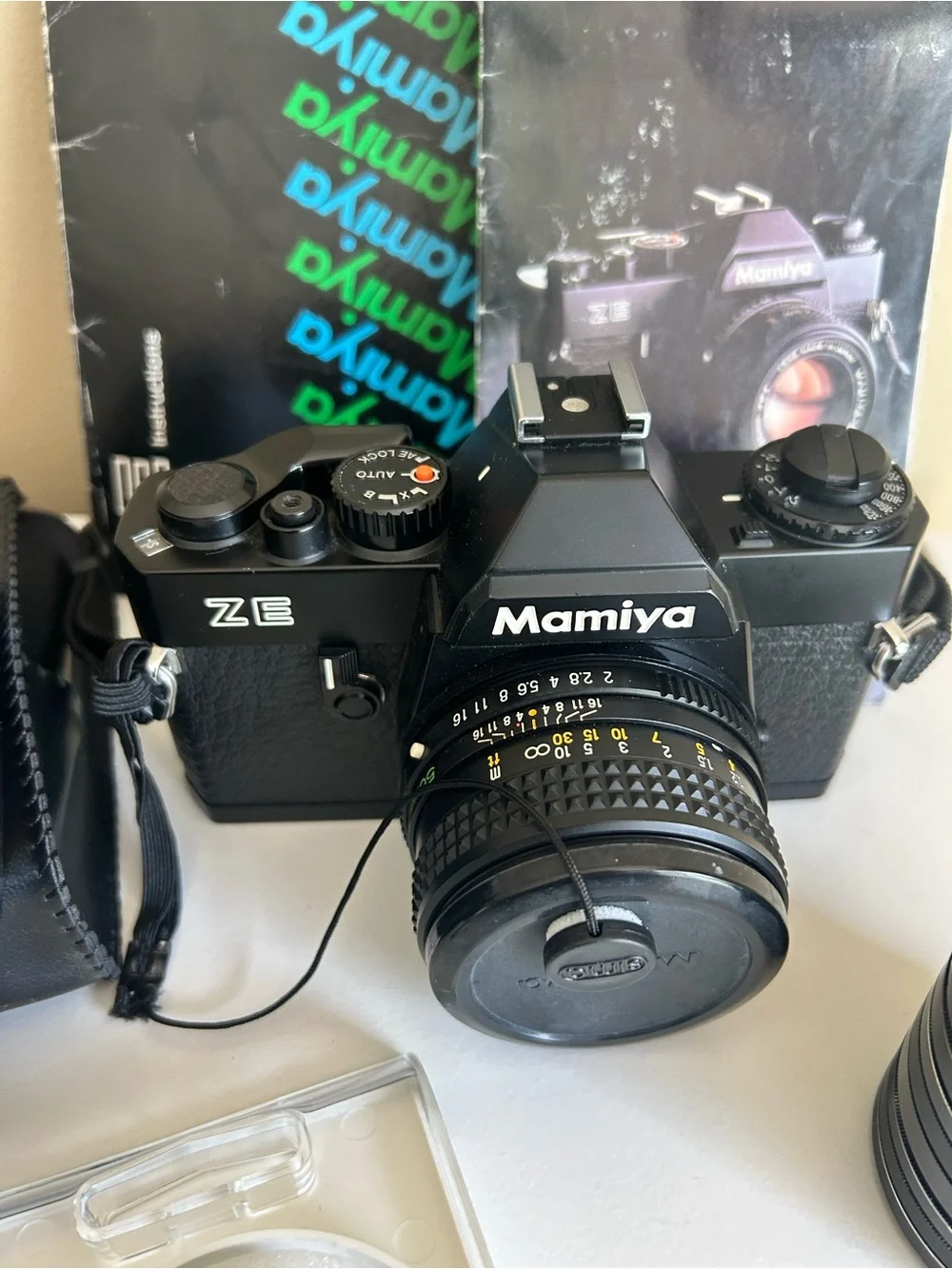 Mamiya ZE 35mm SLR Camera in Black with 9 Lens Accessories & Flash 📸📷🎞️